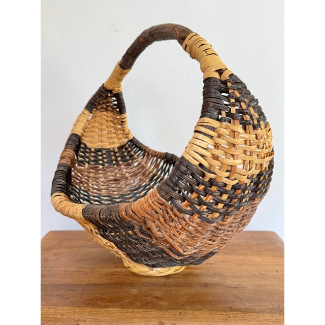 French Country Folk Art Tricolored Gathering Basket For Sale - Image 3 of 10