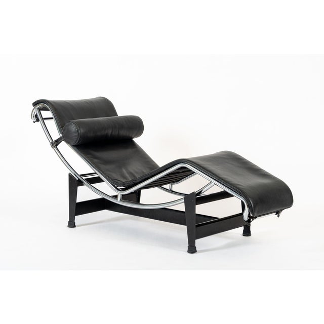 Mid-Century Modern Cassina Lc4 Black Leather Chaise Lounge Chair by Le Corbusier 2006 For Sale - Image 3 of 13