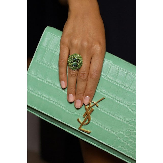 2000 - 2009 Bochic "Orient" Vintage Peridot & Green Amethyst Ring Set In 18K Gold & Silver For Sale - Image 5 of 7