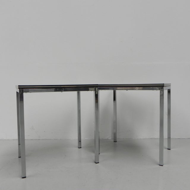 Height: 47 cm. Width: 43.5 cm. Depth: 32.5 cm. The top has some very small scratches. Origin: Belgium, 1960s. Material:...