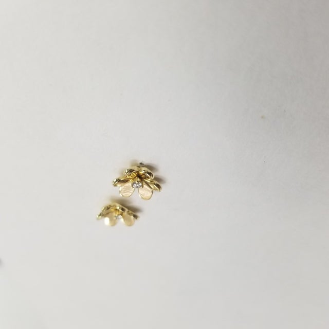 18k Yellow Gold "3 Leaf Clover" Diamond Clover Earrings with diamonds of a 3 leaf clover. containing 2 round full cut...