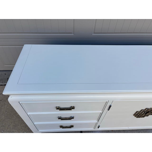 Late 20th Century Chinoiserie Chin Hua Collection Dresser by Raymond K. Sabota for Century Furniture For Sale In Chicago - Image 6 of 12