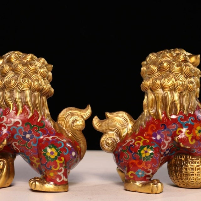 Pair of Vintage Cloisonné Enamel Guardian Lions – Gilt Bronze Jing Lions With Cub & Ball For Sale - Image 4 of 9