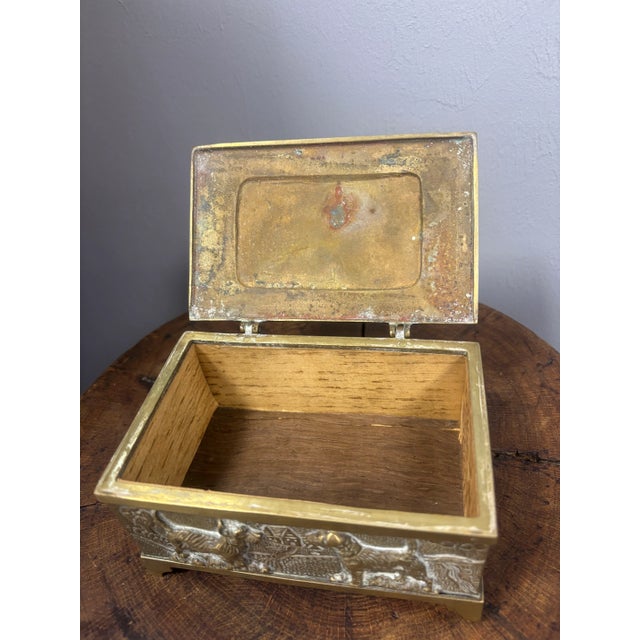 Vintage English Brass Box With Dog Motif For Sale In Naples, FL - Image 6 of 8