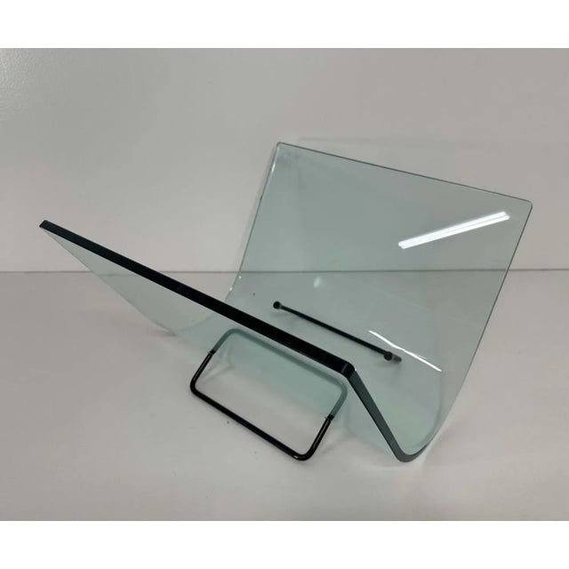 1980s magazine holder produced in Italy by FIAM. It is completely in curved and tempered glass and painted metal. This...