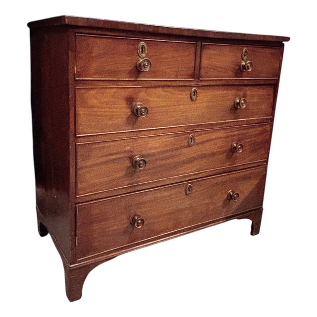 Georgian Chest of Drawers in Mahogany For Sale
