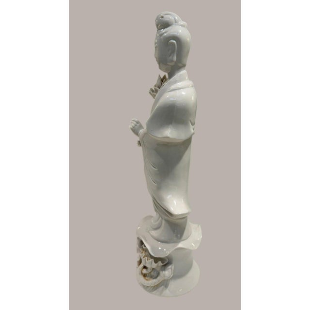 Vintage Wai Ming Hong Kong Blanc De Chine Porcelain Guanyin Lotus Statue 14" For Sale - Image 4 of 15