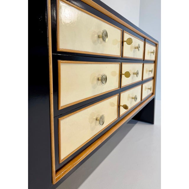 Italian Art Deco Dresser in Maple, Lacquer and Parchment by Paolo Buffa, 1940s For Sale - Image 9 of 15
