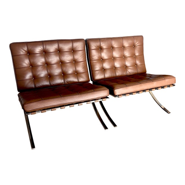 Pair of Knoll Barcelona® Chairs by Ludwig Mies Van Der Rohe - Velluto Pelle Umber Leather For Sale