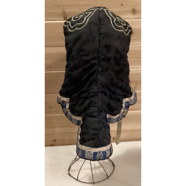Late 19th Century Chinese Scholar's Silk Hat. Black Silk With Long Tail. For Sale - Image 4 of 6