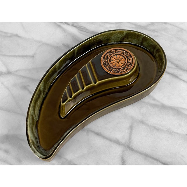 Mid-Century Modern Mid-Century Olive Green Kidney Medallion Centerpiece Cigar Ashtray For Sale - Image 3 of 9
