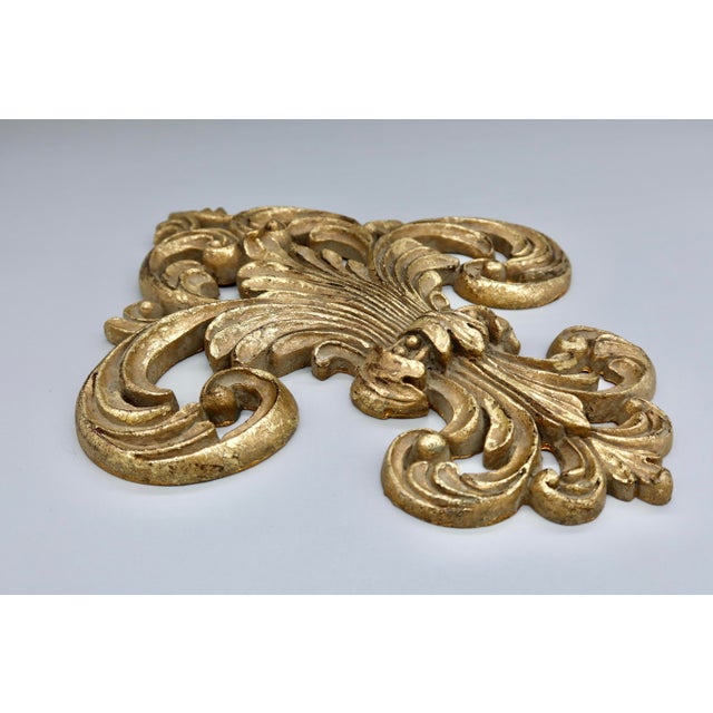 Vintage Gilt Resin Fleur-De-Lis Wall Ornament For Sale - Image 4 of 5