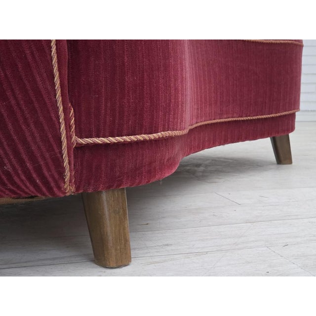 Danish 2-Seater Banana Sofa in Red Velour and Oak, 1970s For Sale - Image 6 of 18