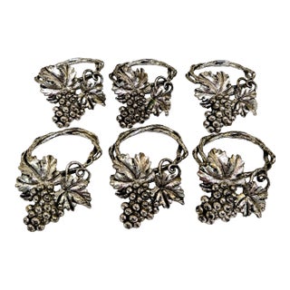 Set of 6 Vintage Arthur Court 1995 Grapevine Napkin Rings – Silver Tone Grape Leaf Vineyard Table Decor For Sale