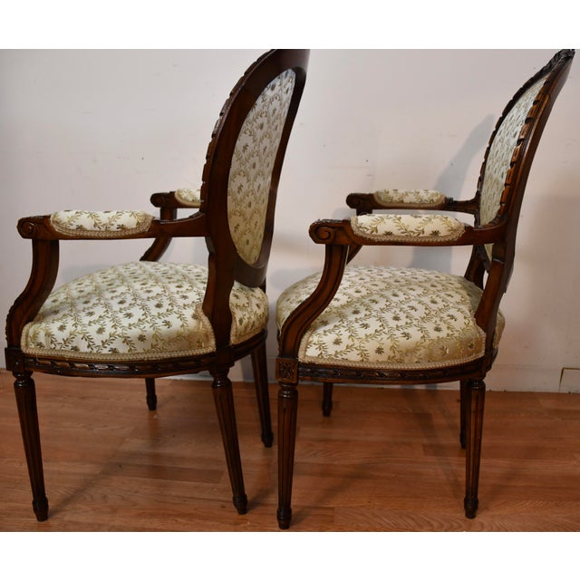 1930s French Louis XV Carved Walnut Set of 6 Dining Room Chairs / 2 Arm & 4 Side For Sale - Image 10 of 18