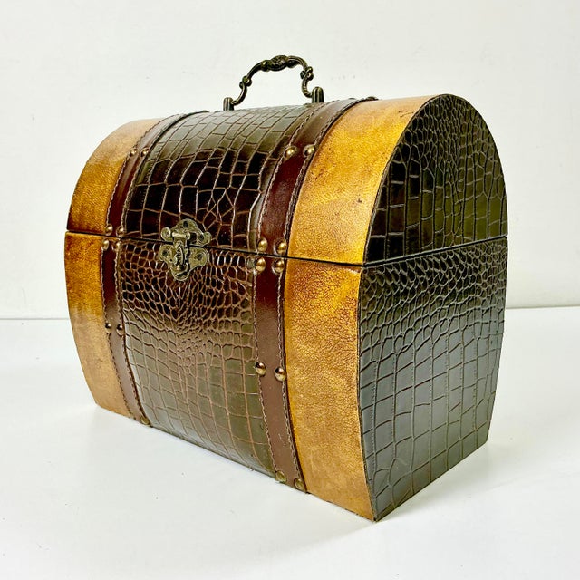 Burnt Umber 1980s Vintage Americana Boho Chic Wood and Faux Alligator Leather Box, After Ralph Lauren For Sale - Image 8 of 16