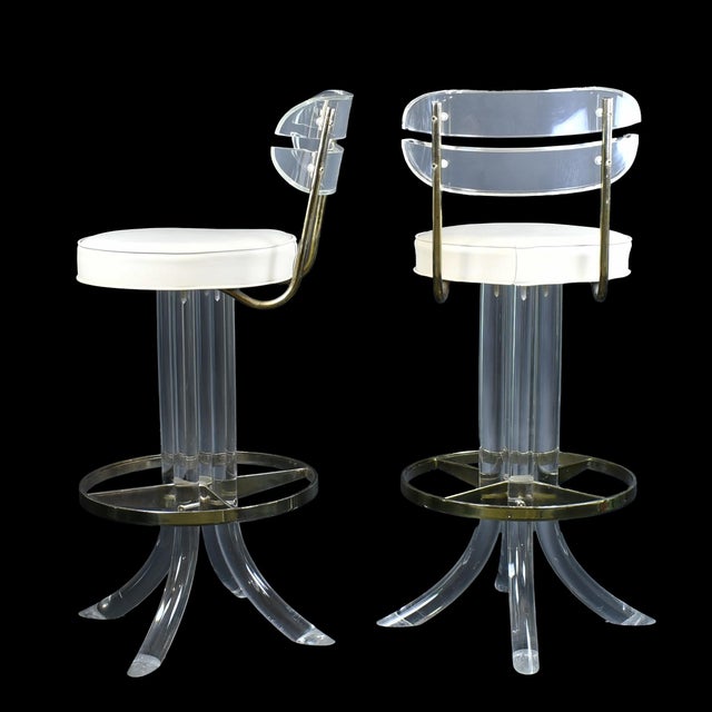 Mid-Century Modern 1980s Set of 4 Lucite and Brass Swivel Counter Stools For Sale - Image 3 of 5
