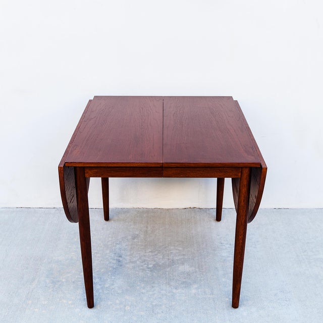 Vintage Danish Modern Expandable Oak Dining Table With Four Leaves For Sale In Los Angeles - Image 6 of 10