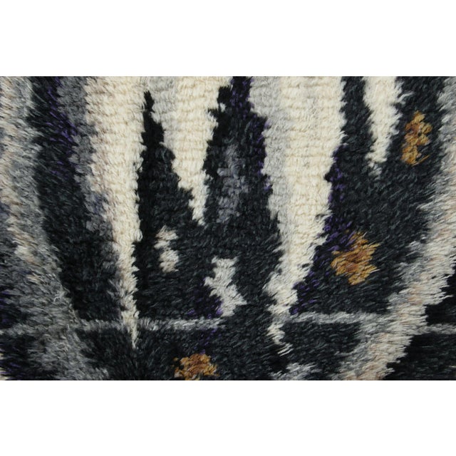 Mid-Century Modern Vintage Swedish Rya Rug With White, Gray and Blue Geometric Pattern - Rug & Kilim For Sale - Image 3 of 7