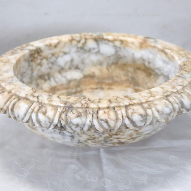 We offer this circular tub or sink made of carved marble dating back to the early decades of the 20th century. A beautiful...