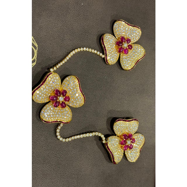 2020s Natural 12 Ct Burma Ruby & 30 Ct Diamond Trio Pin 18 Karat Yellow Gold 78gm For Sale - Image 5 of 8