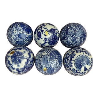 Set of 6 Blue & White Porcelain Decorative Balls – Floral Chinoiserie Design – Made in China For Sale