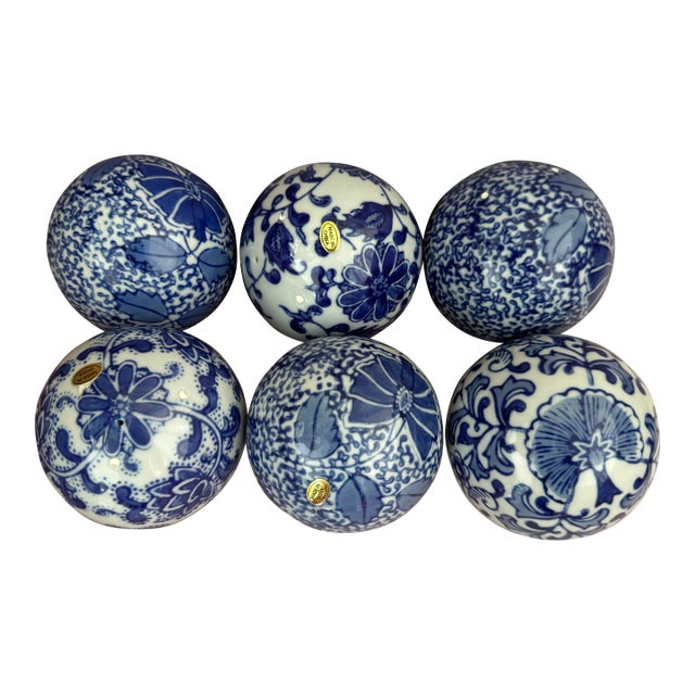 Set of 6 Blue & White Porcelain Decorative Balls – Floral Chinoiserie Design – Made in China For Sale