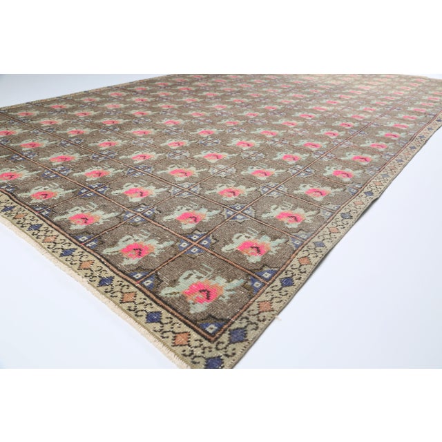 Mid 20th Century Modern Tribal Kilim Rug With Floral Grid Motif – Handwoven Heritage With Graphic Symmetry -' 5'' X 7' 7'' For Sale - Image 4 of 10