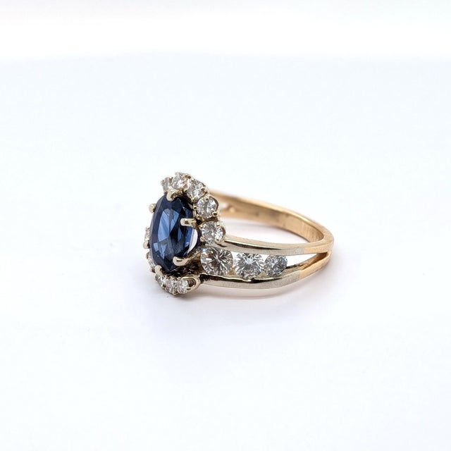 Blue Late 20th Century 14k Yellow Gold Ring With Gia Certified Blue Oval Sapphire & Diamond Accents, Size 6.5 For Sale - Image 8 of 8