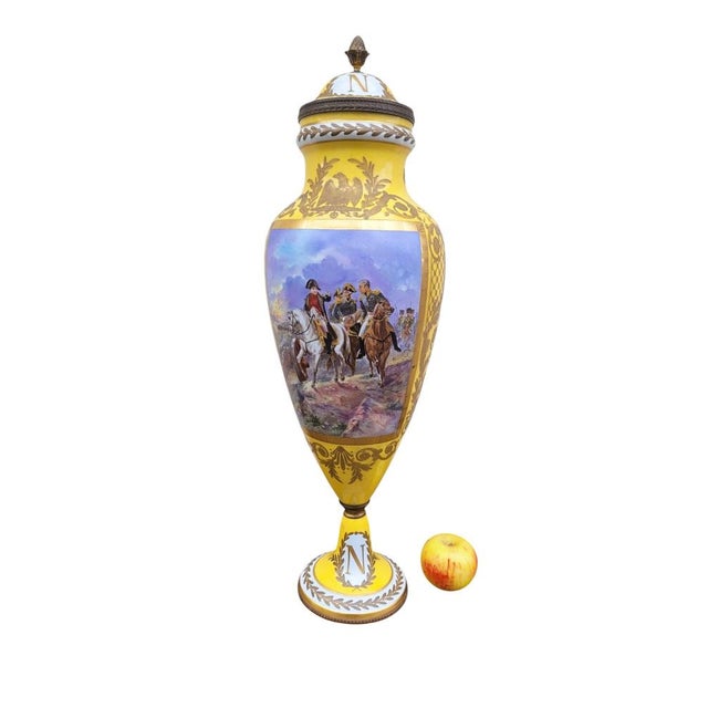 Large porcelain vase decorated on the facade with a representation of a Napoleonic battle: the Emperor on his white horse...