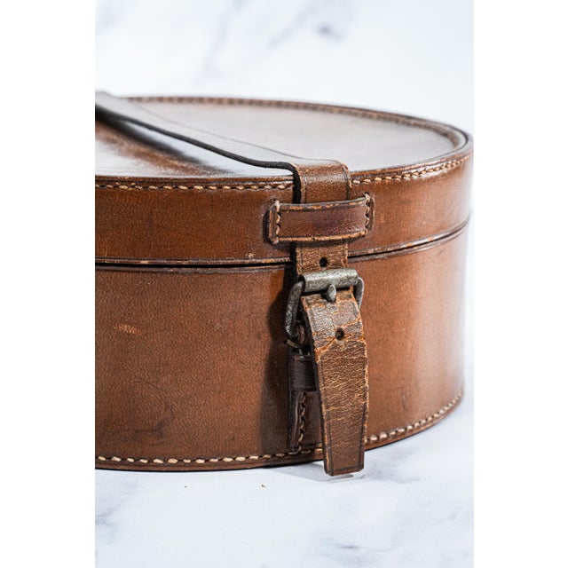 This handsome circa 1900 round leather collar box is a superb example of turn-of-the-century gentleman’s accessories,...