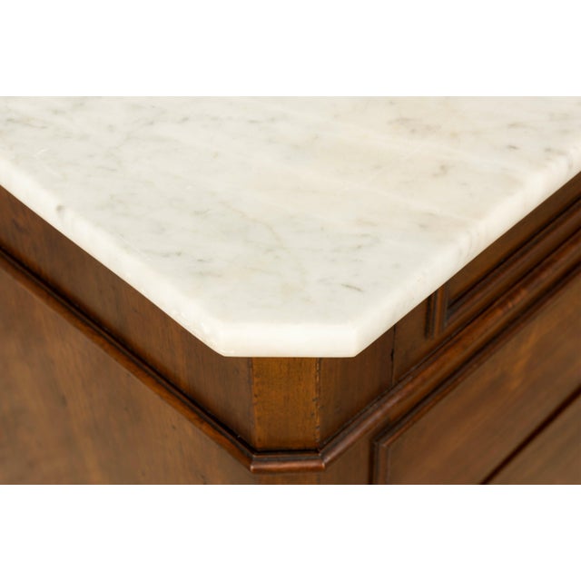 Brown Mid-19th Century French Louis Philippe Walnut Marble Top Commode For Sale - Image 8 of 18