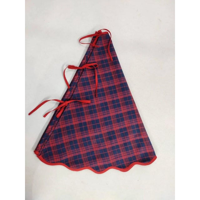 Handmade Plaid Scalloped Christmas Tree Skirt with Red Piping For Sale - Image 9 of 10