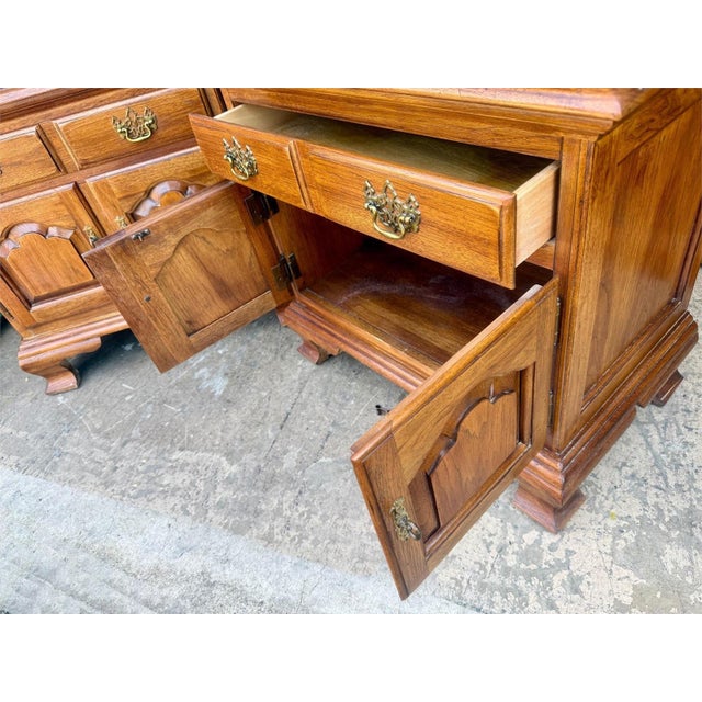 Pair of Vintage Thomasville French Country Brown Nightstands For Sale In Los Angeles - Image 6 of 7