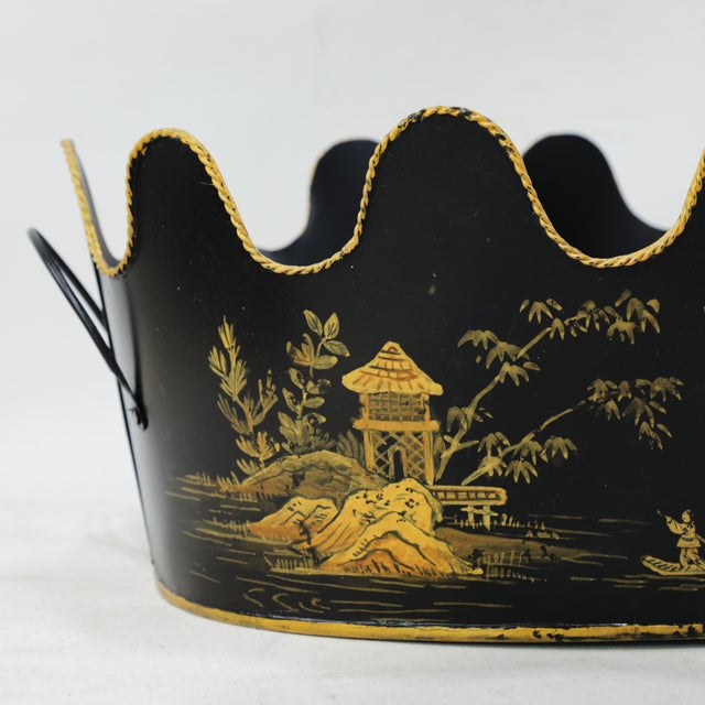 Black Vintage Chinoiserie Hand-Painted Toleware Scalloped Planter – Black and Gold Metal Cachepot For Sale - Image 8 of 9