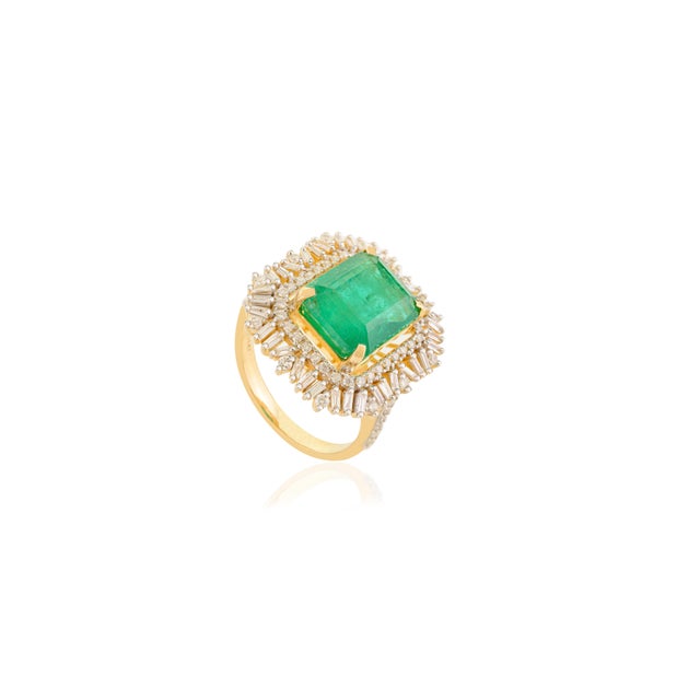 Estate 14k Gold 4.83 Ct Emerald & Diamond Cocktail Ring Size 7 For Sale - Image 4 of 12