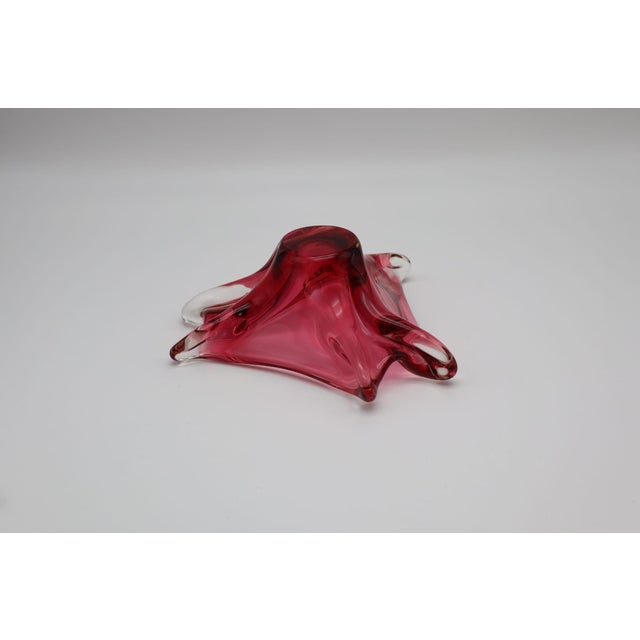 Mid-Century Bohemian Art Glass Cranberry Centrepiece Bowl by Josef Hospodka for Chřibská, 1960s For Sale - Image 6 of 7