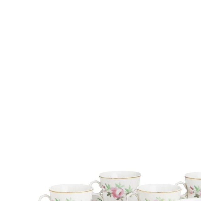 Porcelain - 8 Tea Cups - Vista Alegre. Made of porcelain from the Vista Alegre factory; polychrome and gilded decoration...