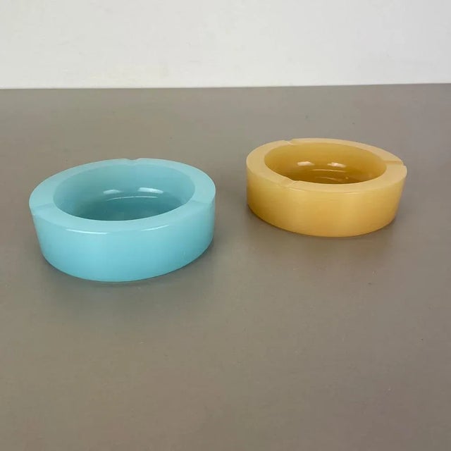 Murano opaline glass ashtrays set of 2 Design: Gino Cenedese Producer: Cenedese Vetri (marked underneath the vase) Origin:...