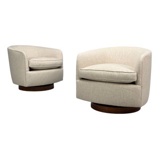 Milo Baughman, Swivel Chairs, Beige Upholstery, Walnut, Usa, 1970s For Sale