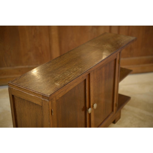 Vintage Art Deco Oak Side Table, 1940s, in Very Good conditions. Designed 1920 to 1949