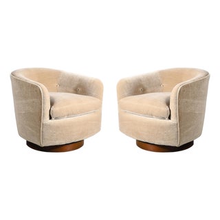 Mid-Century Swivel Club Chairs in Taupe Mohair W/ Walnut Bases by Milo Baughman For Sale