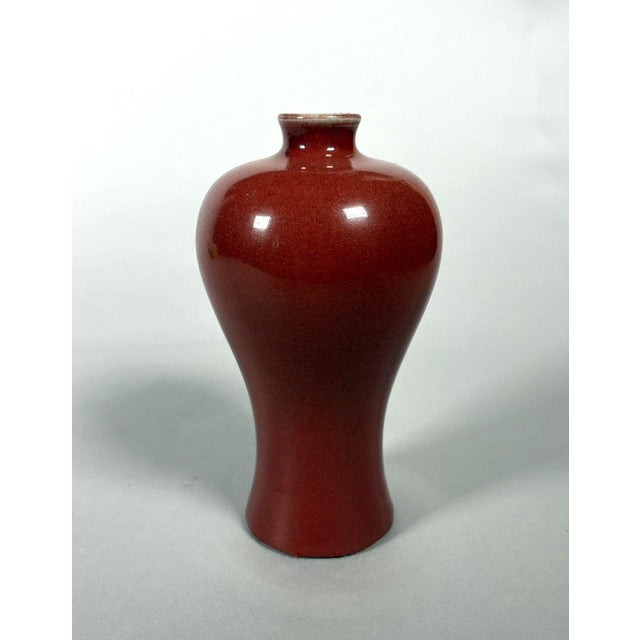 Meiping oxblood red porcelain vase, China, 19th century. Monochrome powder-red glaze. Dimensions: 17 x 9 x 9 cm. Excellent...