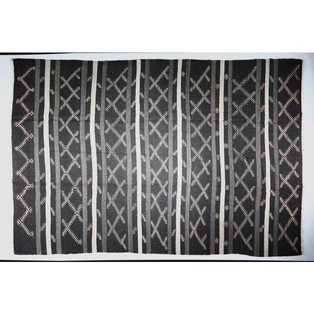 Vintage Cicim Kilim with Modern X-Motif Design – Handwoven Anatolian Flatweave This rare vintage Cicim kilim offers a...