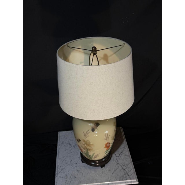 1970s 1970s Chinoiserie Butterfly Floral Ceramic Ginger Jar Table Lamp For Sale - Image 5 of 6