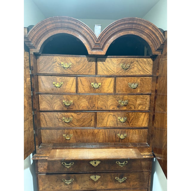 Early 18th Century English Queen Anne Walnut Cabinet on Chest, C. 1710 For Sale - Image 14 of 17