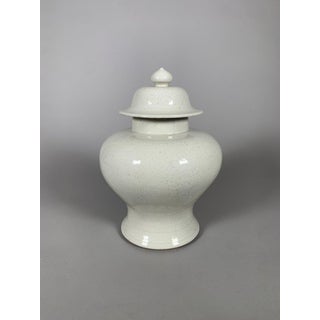 Porcelain vase from the 18th century, China, Qing Dynasty For Sale