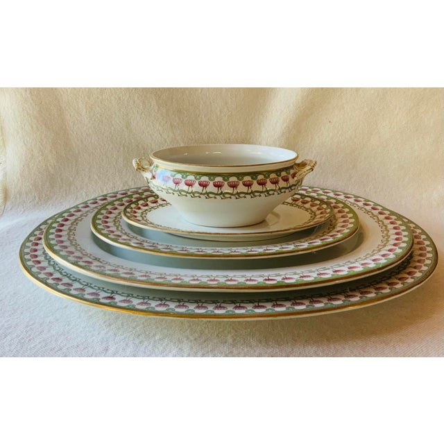 Worcester Grainger | Egyptian Lotus & Vine Five-Piece Porcelain Serving Set | Graduated Platters, Sauce Tureen & Underplate | C. 1889–1903 For Sale - Image 18 of 18