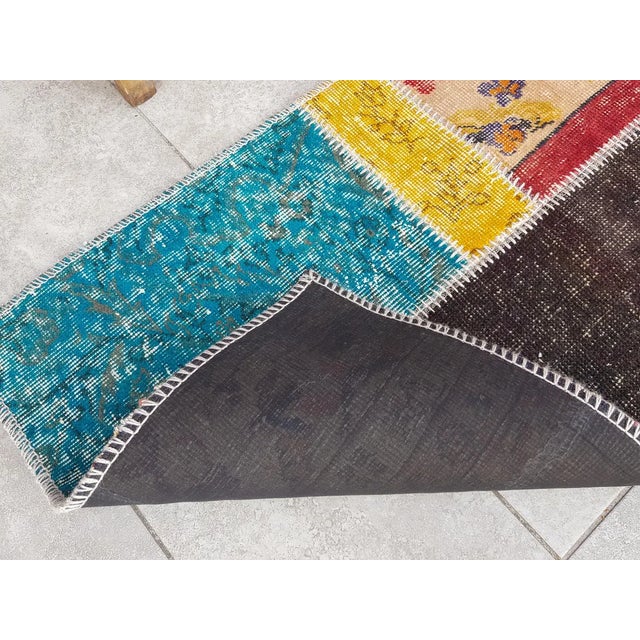 Mid 20th Century Oushak Multicolour Turkish Runner Rug For Sale - Image 10 of 10