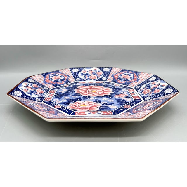 1970s Chinoiserie Toyo Japan Octagonal Imari-Style Blue and Pink Floral & Bird Platter For Sale - Image 14 of 14